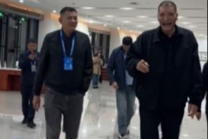 巴特尔晒与巩晓彬刘玉栋的出场视频：感谢两位哥哥的鼎力支持