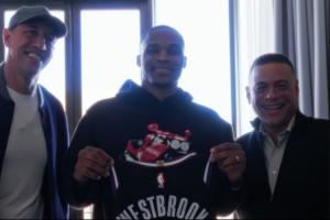 18赛季穿18号！威斯布鲁克与国王晒出签约视频&球衣合影