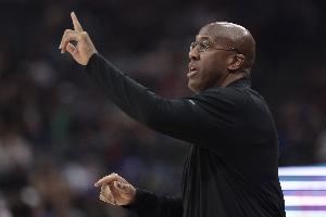 迈克-布朗谈裁员：每个人都配得上留队 会和管理层商议做决定