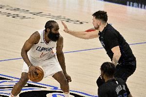 考辛斯：搞不懂为啥巅峰哈登因打法被批评 而东契奇却被称赞