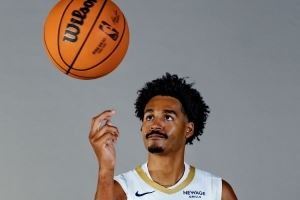 效率可以！普尔半场11中5砍全队最高14分外加2助 三分4中2