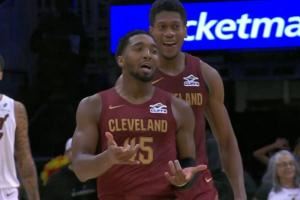 双加时走起？米切尔底角超级高难度三分落袋 轰平热火