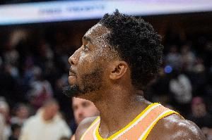 场均30.9分!米切尔:我是联盟顶尖得分手之一 生涯最好的篮球